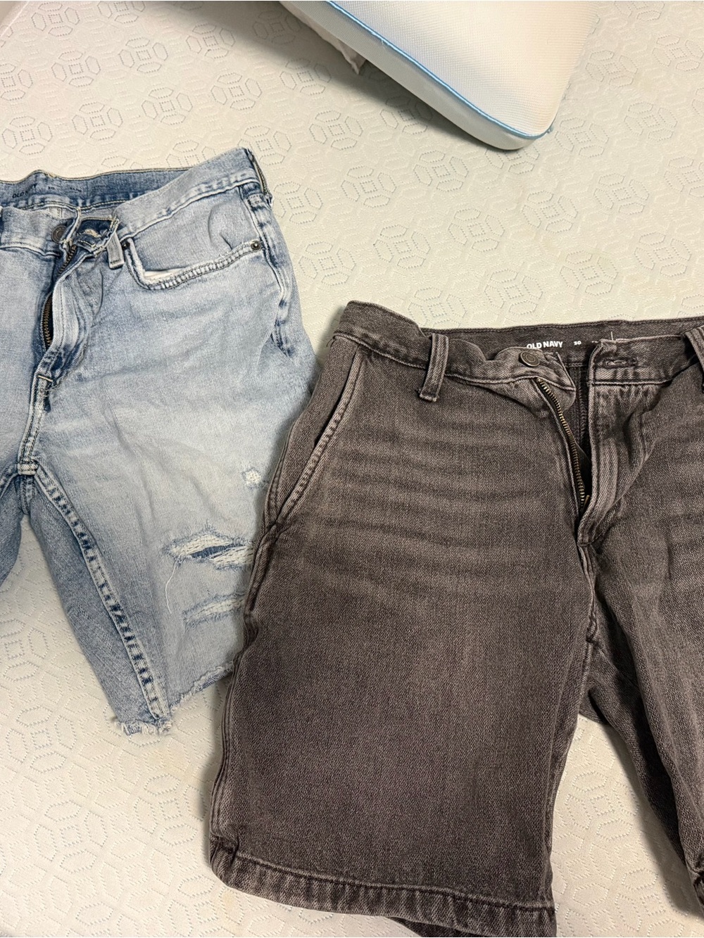 Old Navy Men’s Gray Relaxed Denim Shorts